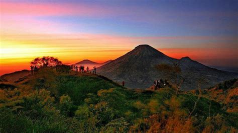 Keajaiban Gunung Gunung Parang di Jawa Tengah